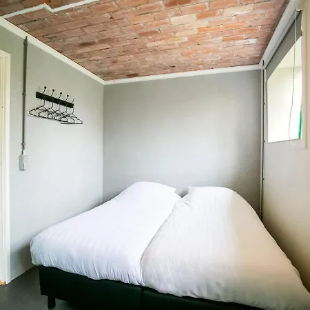 Cozy Holiday Home In Sint Maartensvlotbrug With A Garden بيت للعطل