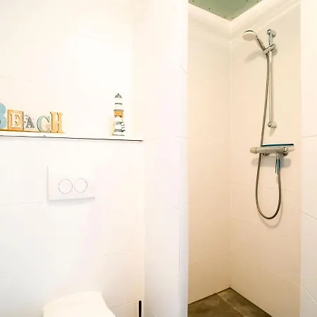 Cozy Holiday Home In Sint Maartensvlotbrug With A Garden بيت للعطل Sint Maartensvlotbrug