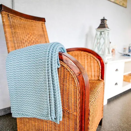 Cozy Holiday Home In Sint Maartensvlotbrug With A Garden بيت للعطل Sint Maartensvlotbrug