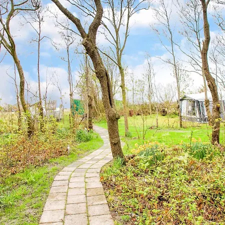 بيت للعطل Cozy Holiday Home In Sint Maartensvlotbrug With A Garden *
