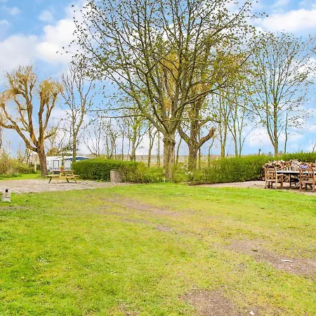 Cozy Holiday Home In Sint Maartensvlotbrug With A Garden بيت للعطل *